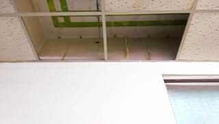 台南安南區人力公司宿舍，樓板二次施工縫天花板、樓梯轉台漏水2